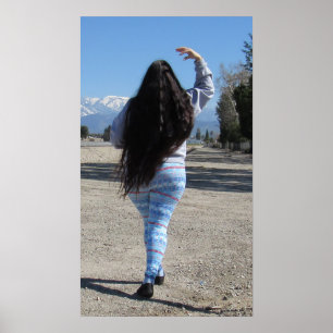 Klassisches Längen-Haar und Schnee auf den Bergen Poster