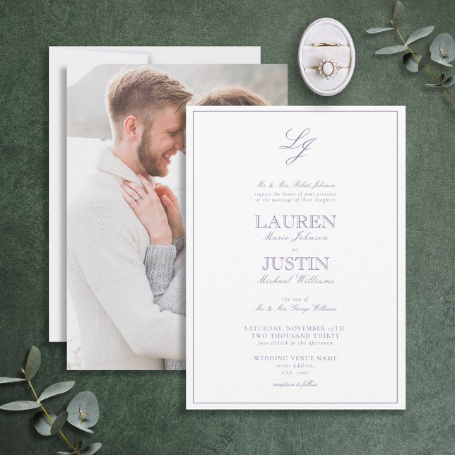 Klassisches Lavendel-Script Monogram-Foto Hochzeit Einladung (Von Creator hochgeladen)