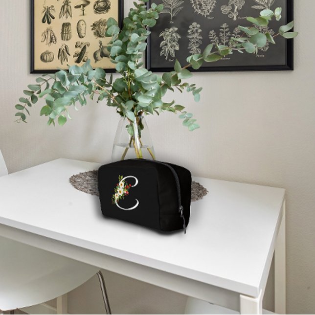 Klassisches Monogramm Anfangsbuchstabe rote Blume  Waschbeutel (Von Creator hochgeladen)