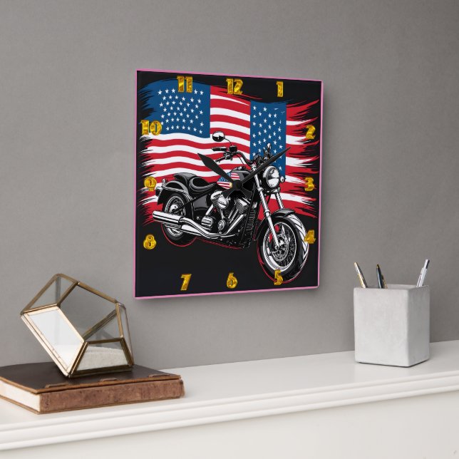 Klassisches Motorrad mit amerikanischer Flagge Quadratische Wanduhr (Büro)