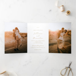 Klassisches neutrales Monogramm Elegante Hochzeit Dreifach Gefaltete Einladung