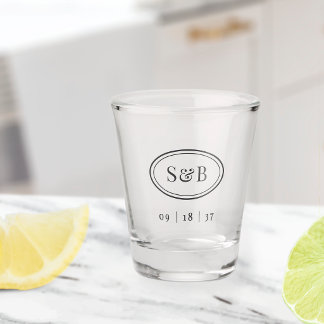 Klassisches ovales Monogramm Hochzeit Schnapsglas