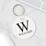 Klassisches Personalisiertes Monogramm und Name Schlüsselanhänger<br><div class="desc">Personalisiert Monogram und Name Gift verfügen über personalisierte Monogramm und Namen im schwarzen klassischen Serif-Schriftart-Stil auf weißem Hintergrund. Perfekt als Urlaubsgeschenke,  Familienfavoriten und für alle besondere Anlässe Wiedersehen.</div>