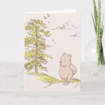 Klassisches Pooh beim Walking im Wald