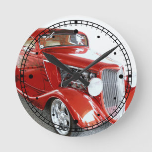 Klassisches rotes Vintage-Auto auf der Ausstellung Runde Wanduhr