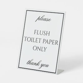 Klassisches schlichtes weißes Badezimmer sepotisch Sockelschild