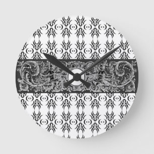 Klassisches Schwarz-weiß-Barockmuster zum Anpassen Runde Wanduhr