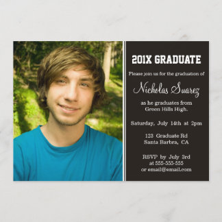 Klassisches schwarzes Jahr u. graduierte Einladung