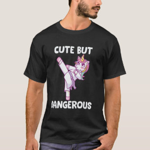 Klassisches Süßes aber Gefährliches Karate Einhorn T-Shirt