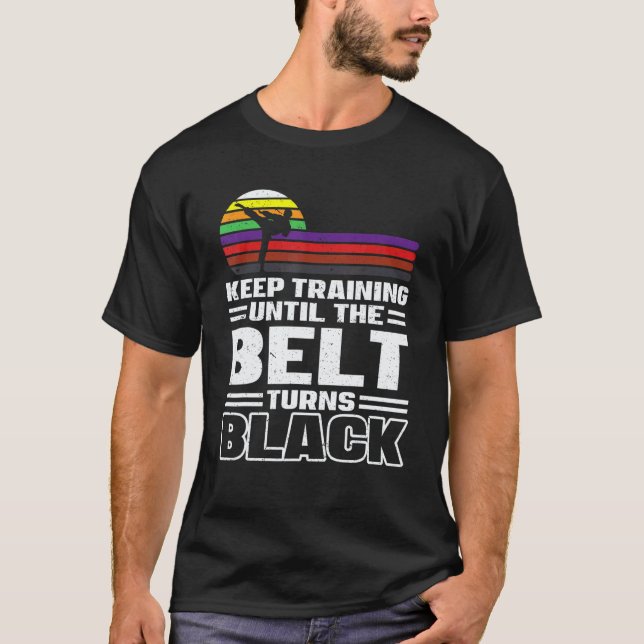 Klassisches Training bis der Gürtel schwarz wird K T-Shirt (Vorderseite)