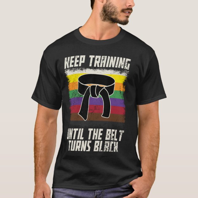 Klassisches Training bis der Gürtel schwarz wird M T-Shirt (Vorderseite)