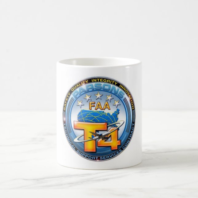 Klassisches Weiß mit FAA/Parsons Logo Kaffeetasse (Mittel)