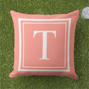 Klassisches weißes Korallen-Quadratrahmen-Monogram Kissen