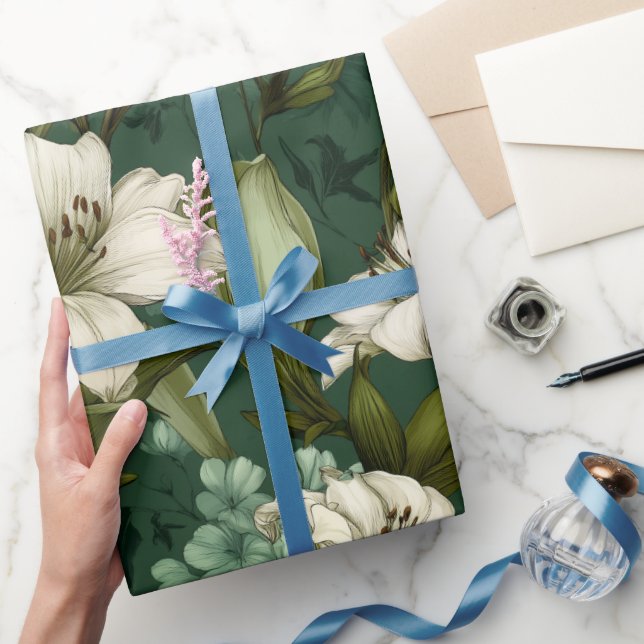 Klassisches Weißes Lily Grüner Blumenmuster Geschenkpapier (Schenken)