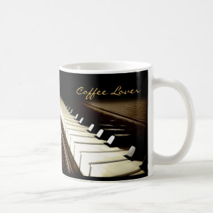 KLAVIER BEFESTIGT Musik-Liebhaber trinkende Tasse