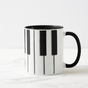 Klavier befestigt Tasse