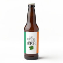 Kleeblatt isst trinken und irische Flagge führen