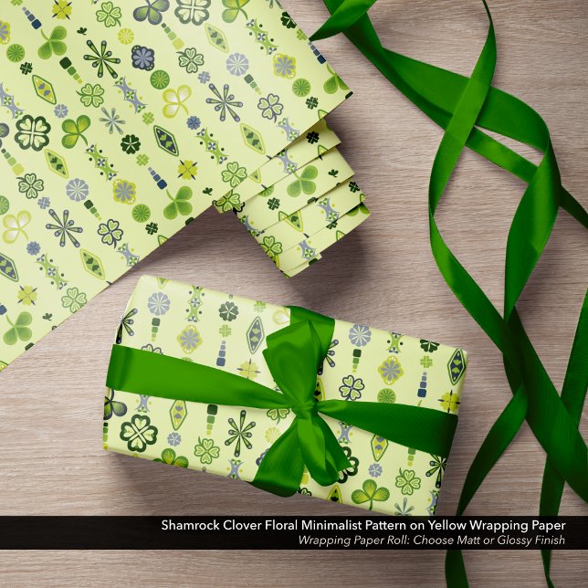 Kleeblatt Kleber Blumenmuster Minimalistisches Mus Geschenkpapier (Shamrock, Clover, and Floral Minimalist Pattern Yellow Wrapping Paper)