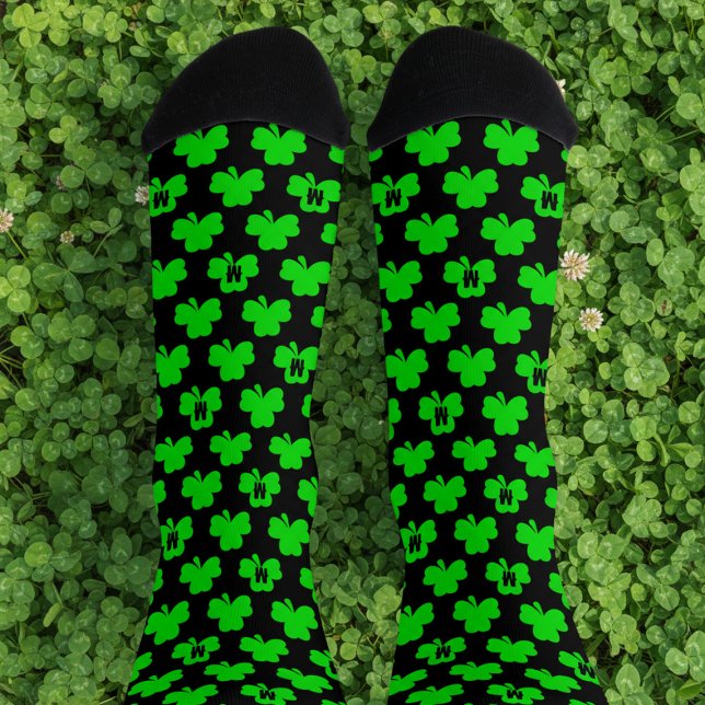 Kleeblatt Monogram Black St Patrick's Day Socks Socken (Let your feet have the luck of the Irish this St Patrick's Day in a pair of shamrock socks.)