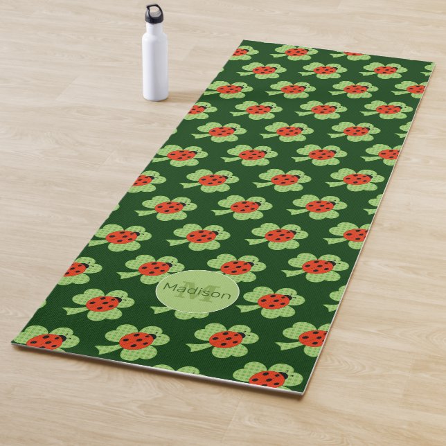 Kleeblatt Polka dots Ladybug Muster Monogram Yogamatte (Beispiel)