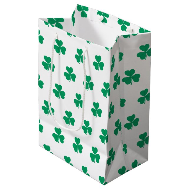 Kleeblatt St. Patrick's Day Green Mittlere Geschenktüte (Vorderseite Schrägansicht)
