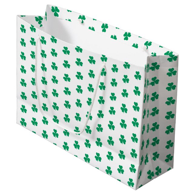 Kleeblatt St. Patrick's Day Green White Pattern Große Geschenktüte (Vorderseite Schrägansicht)