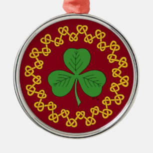 Kleeblatt und Knüpfarbeit in Rot Silbernes Ornament