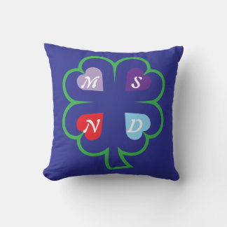 Kleider mit Herzen Kissen