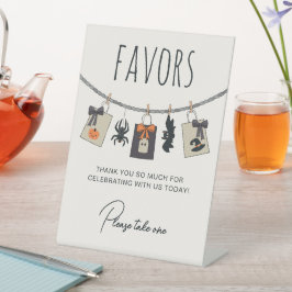 Kleidungslinie neutrale Halloween-Kinderduschfavor Sockelschild