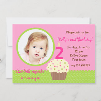 Kleine Cupcake Girl Foto Geburtstag Einladungen