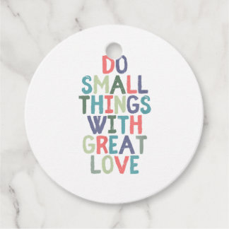 Kleine Dinge mit einem tollen Tee-Shirt für Liebe  Geschenkanhänger