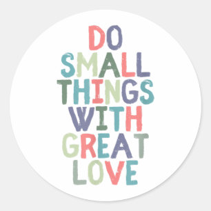 Kleine Dinge mit einem tollen Tee-Shirt für Liebe  Runder Aufkleber