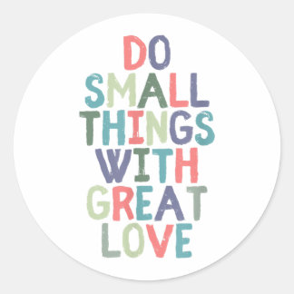Kleine Dinge mit einem tollen Tee-Shirt für Liebe  Runder Aufkleber