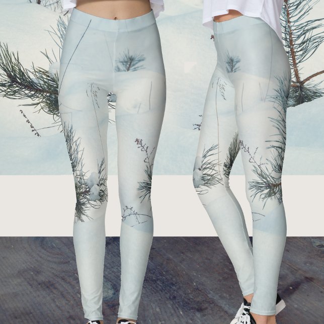 Kleine Fichten mit frischem Schnee bedeckt Leggings (Von Creator hochgeladen)