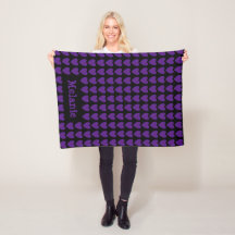 Kleine Fleece-Purple-Hearts-Decke mit Namen