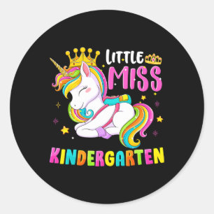 Kleine Frau Kindergarten zurück in die Schule Runder Aufkleber