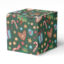 Kleine Geschenkbox mit grünem Weihnachtsmuster
