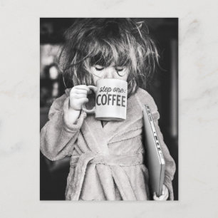 Kleine Girl Drink Kaffee Einladungspostkarte