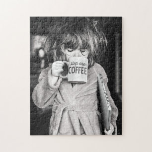 Kleine Girl Drink Kaffee Puzzle