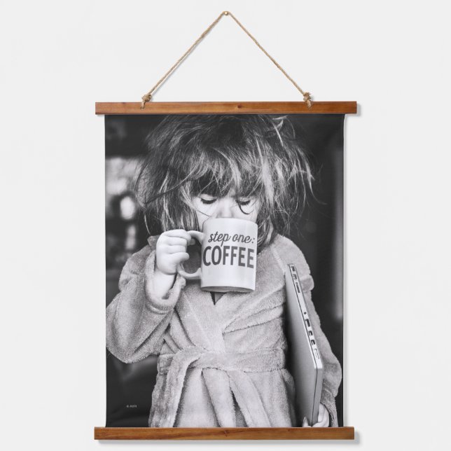 Kleine Girl Drink Kaffee Wandteppich Mit Holzrahmen (Vorderseite)