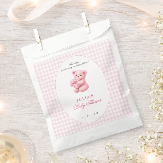 Kleine Herz-Rosa-Gingham-Teddybär-Baby-Party Geschenktütchen (Ausgeschnitten)