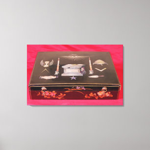 Kleine Holzkiste mit Symbolen der Freimaurerei Leinwanddruck