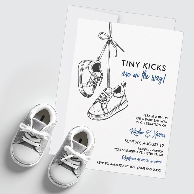Kleine Kicks sind auf dem Weg zum Babyduschenschuh Einladung (Tiny Kicks on the Way Baby Shower Sneaker Invitation | Sneaker Baby Shower)