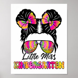 Kleine Kindergarten-Schülerin Unordentlicher Dutt  Poster