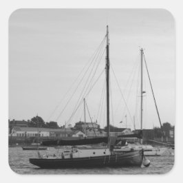 Kleine klassische Yacht Quadratischer Aufkleber
