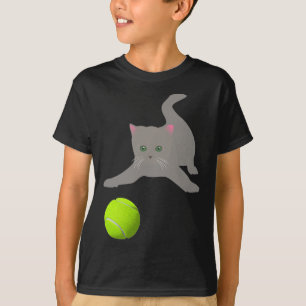 Kleine Kleinigkeit mit einer Tennisball Katze T-Shirt