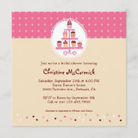 Kleine Kuchen auf einem Stand (Rosa/Creme)