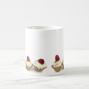 kleine Kuchen mit Himbeeren Tasse