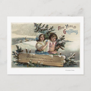 Kleine Mädchen, die ein Geschenk und einen Baum ha Postkarte