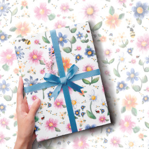 Kleine Marienkäfer und Blumenmuster Geschenkpapier